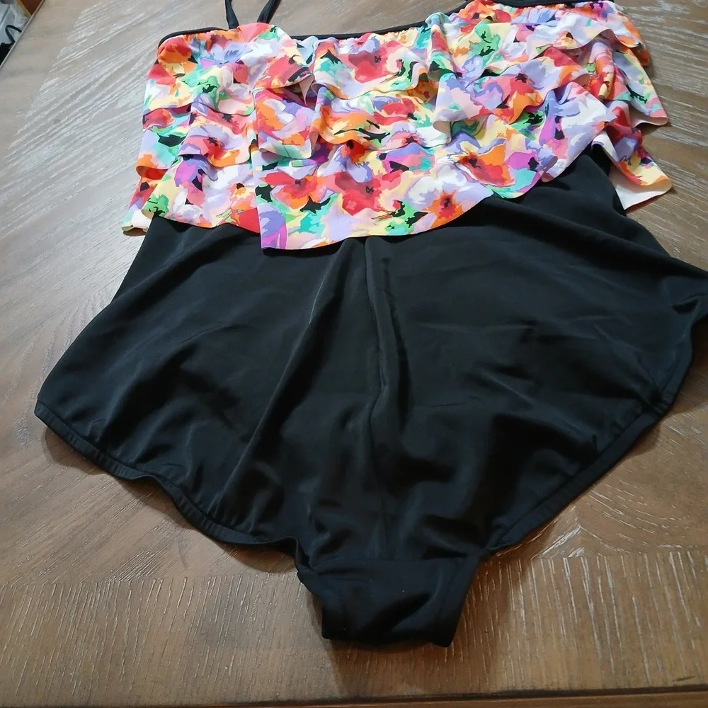 Maxine Of Hollywood Swimsuit 1 Piece Sz 18 Floral Multi Tiered Top  Black Bottom